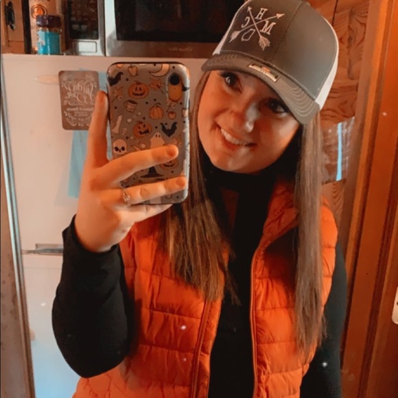 Meet your Posher, Taylor - Picture 3 of 4